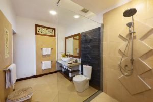 carving_inside_Bathroom