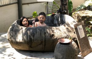 bali-riverstone-bathtub-outdoor (2)